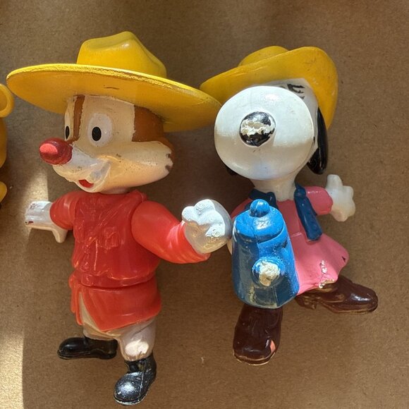 VINTAGE LOT 10 Snoopy McD’s Chipmunk Disney Forest Tale Gargamel Robbin Hood - Picture 3 of 14
